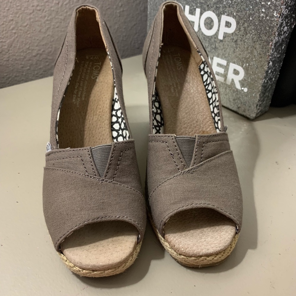 -SOLD-New Toms Wedges size 7.5